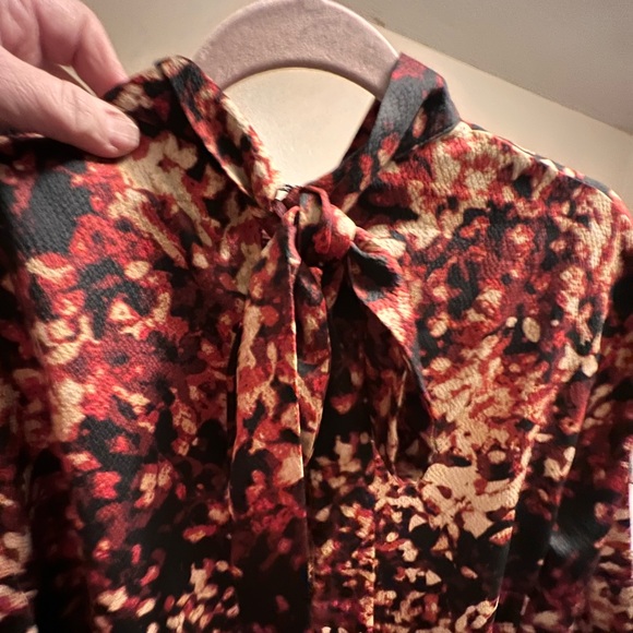 Prologue pull over blouse w/ tie in back of neck, eyelet hook clasp, beautiful - Picture 5 of 13